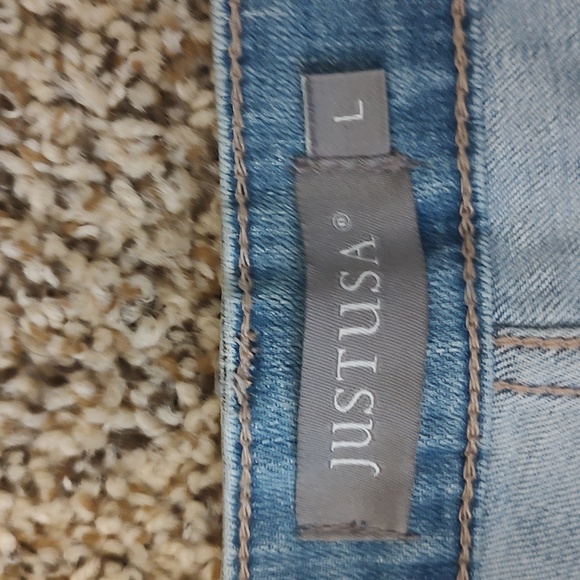 Women's shorts - Picture 2 of 3